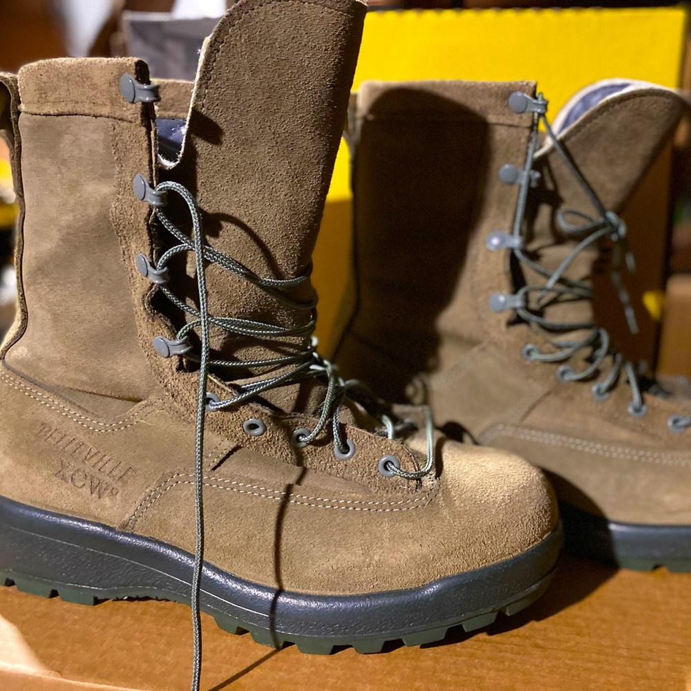 Belleville Xtreme Cold Weather military boots size 9R